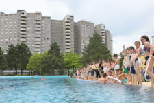 Schwimmbad in West-Berliner Großsiedlung