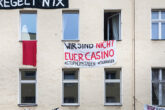 Protest-Transparent an Heimstaden-Gebäude