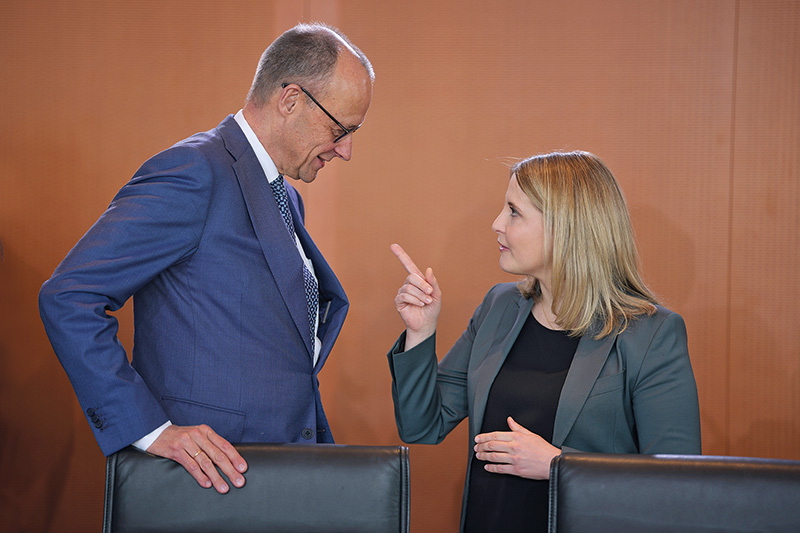 Bundesbauministerin Verena Hubertz und Kabinettschef Friedrich Merz Bundesbauministerin Verena Hubertz und Kabinettschef Friedrich Merz