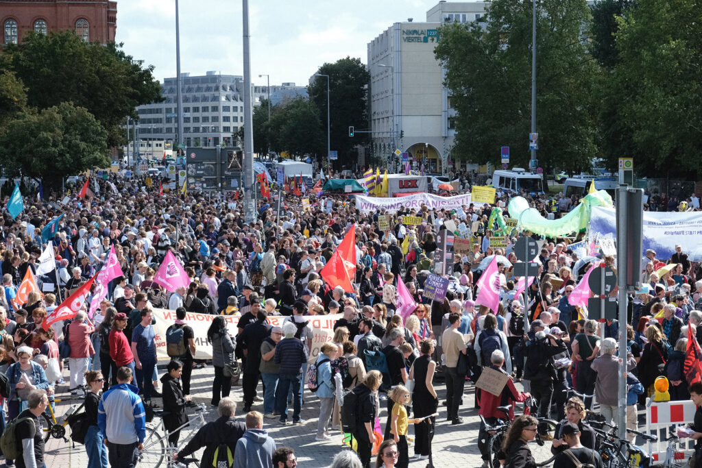 Demonstrationszug auf dem Weg zum Roten Rathaus