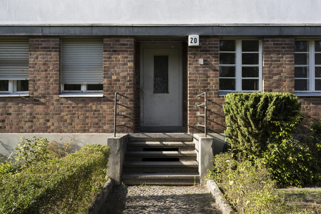 Flachdächer, kantige Formen, liegende Fenster, ein Garten zur Selbstversorgung: Der Volksmund nannte das damals ungewohnte Gebäude-Ensemble „Neu-Jerusalem“ Flachdächer, kantige Formen, liegende Fenster, ein Garten zur Selbstversorgung: Der Volksmund nannte das damals ungewohnte Gebäude-Ensemble „Neu-Jerusalem“